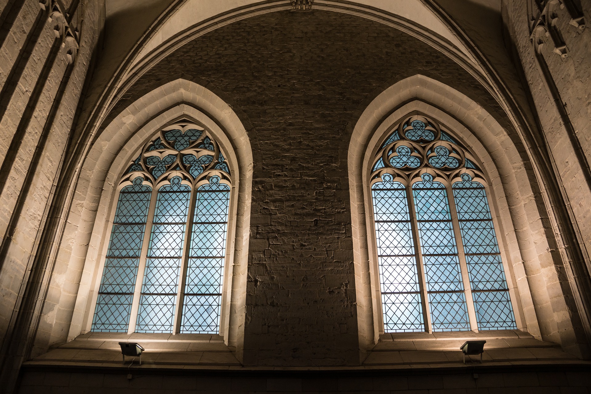 church-window-366817_1920