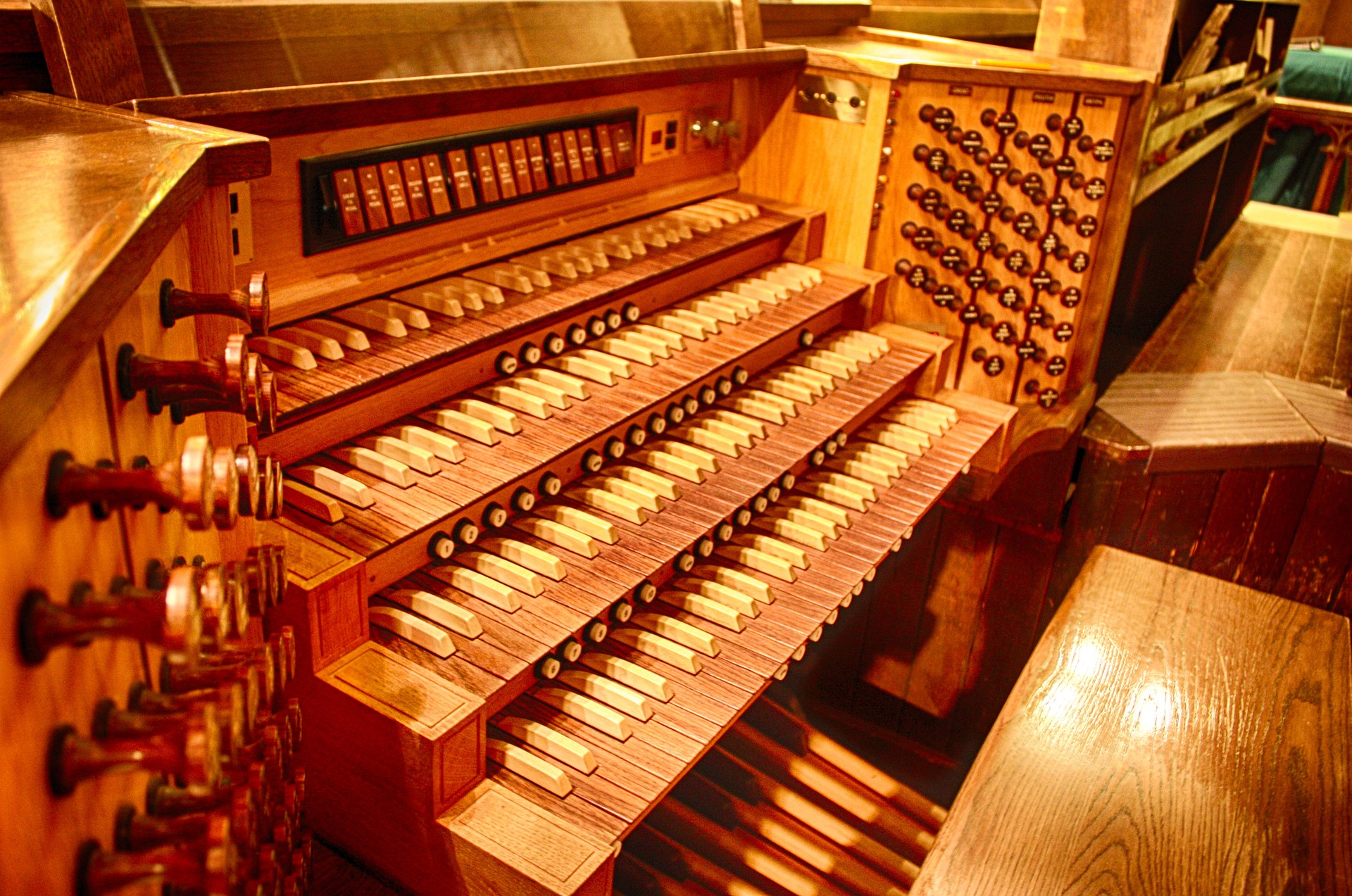 pipe-organ-669589_1920